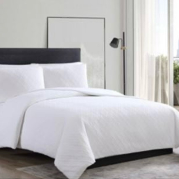 Vera Wang Bedding Vera Wang Double Diamond Matelasse White Duvet